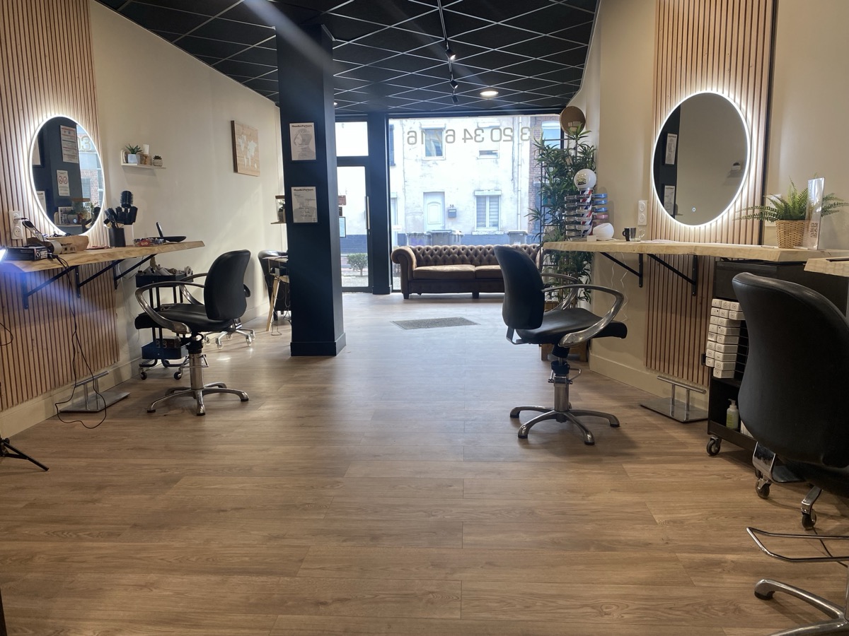 L'équipe SO COIF' au travail dans le salon
